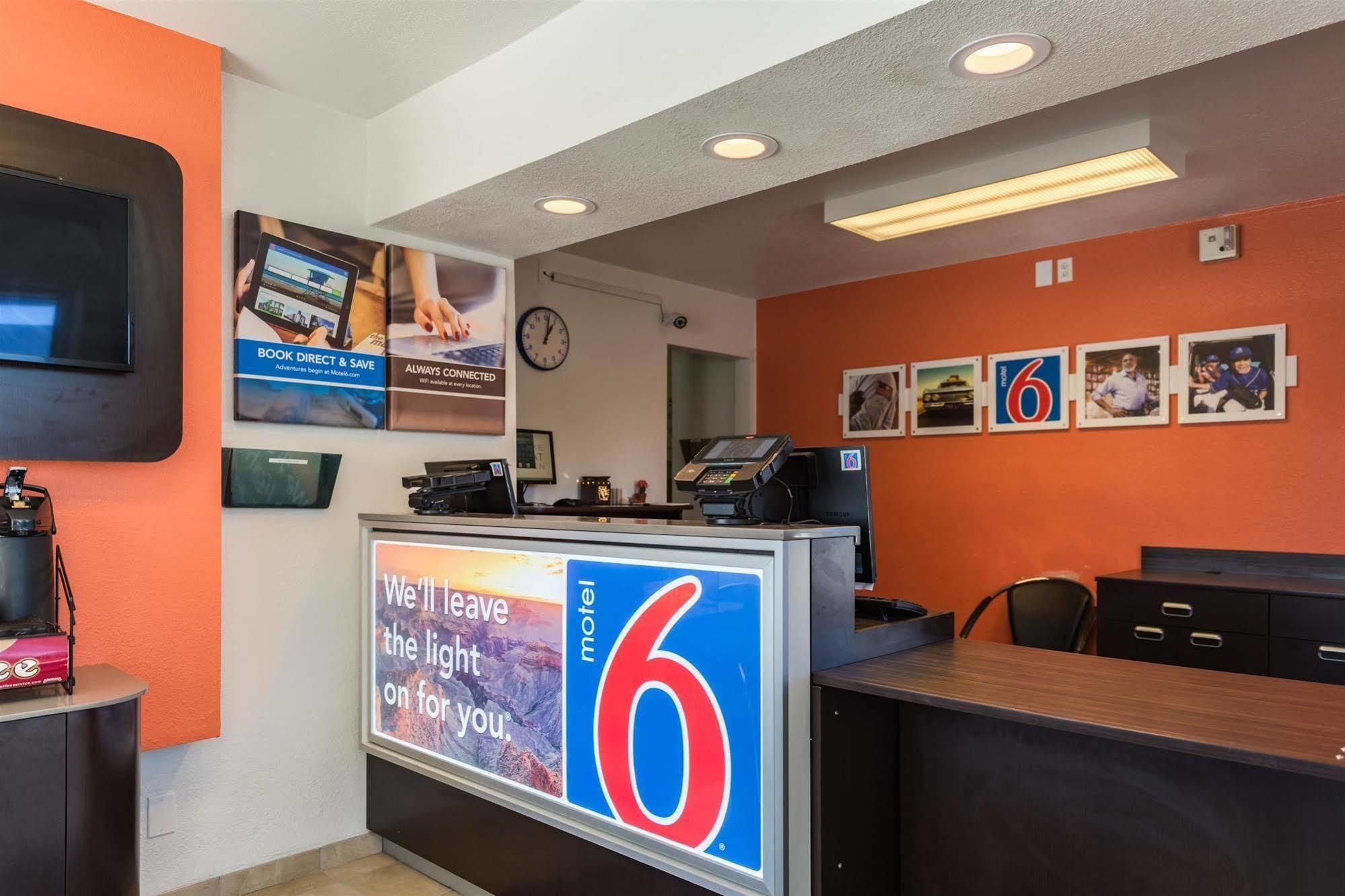 Motel 6-Reno, Nv - Virginia Plumb ภายนอก รูปภาพ